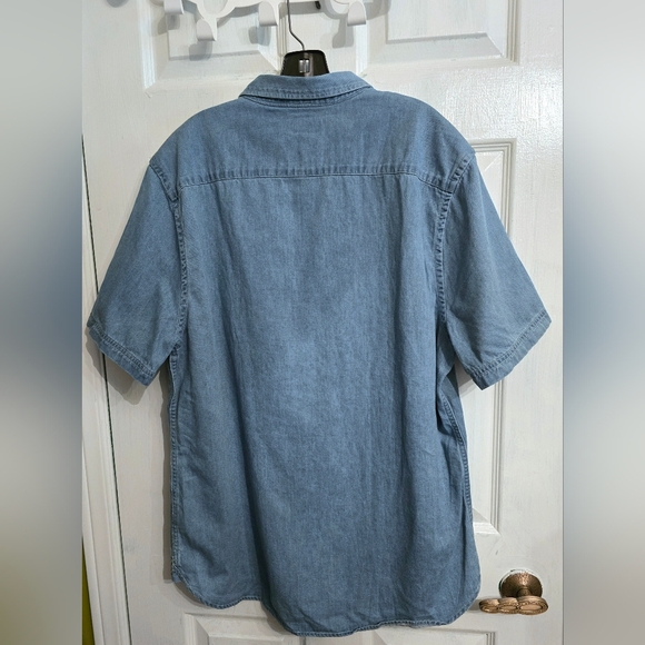 Urban Outfitters Size XL Chambray Short Sleeve Shirt - Picture 2 of 3